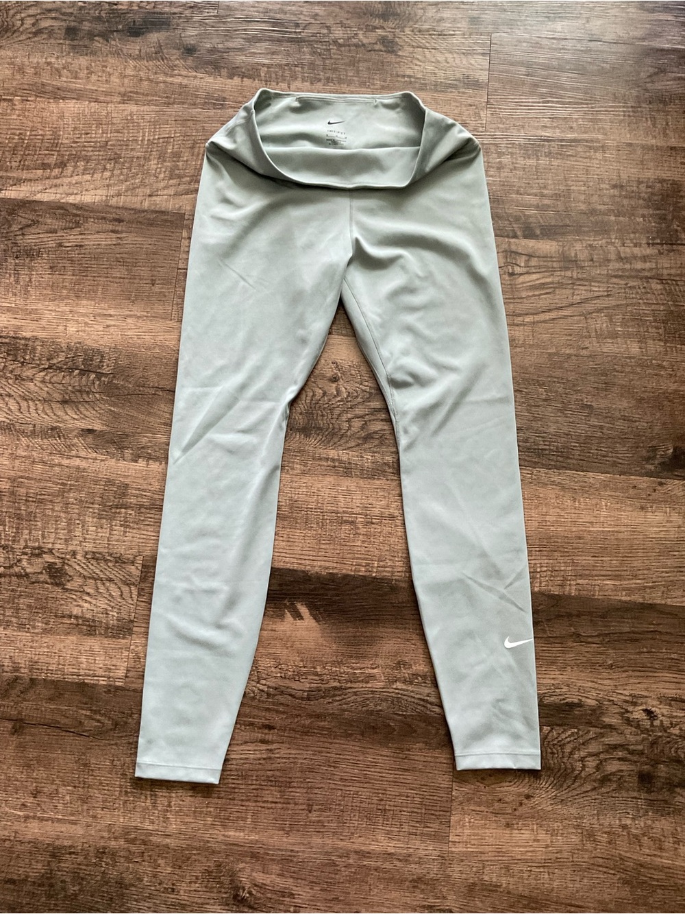 Nike Sage Green Performance High-Waist Leggings